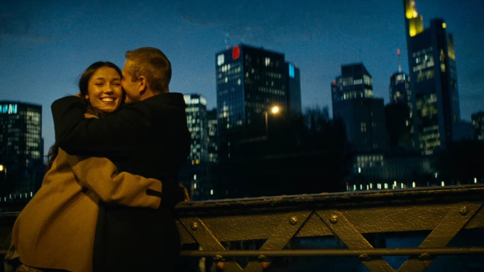 Dating in Frankfurt: Viertel, Ausgehen und Apps 2026
