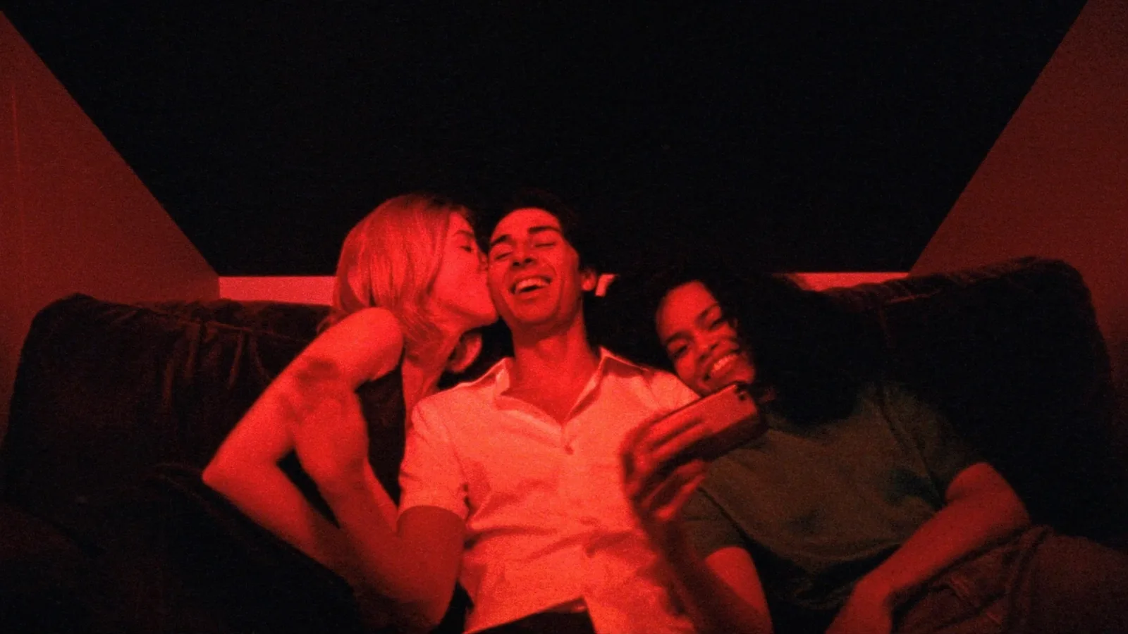 Threesome App: How to Find a Third Without the Drama