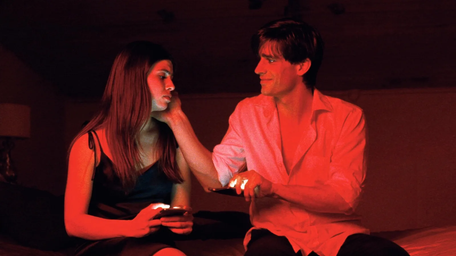 What Is Gaslighting? Meaning, Signs + How to Respond