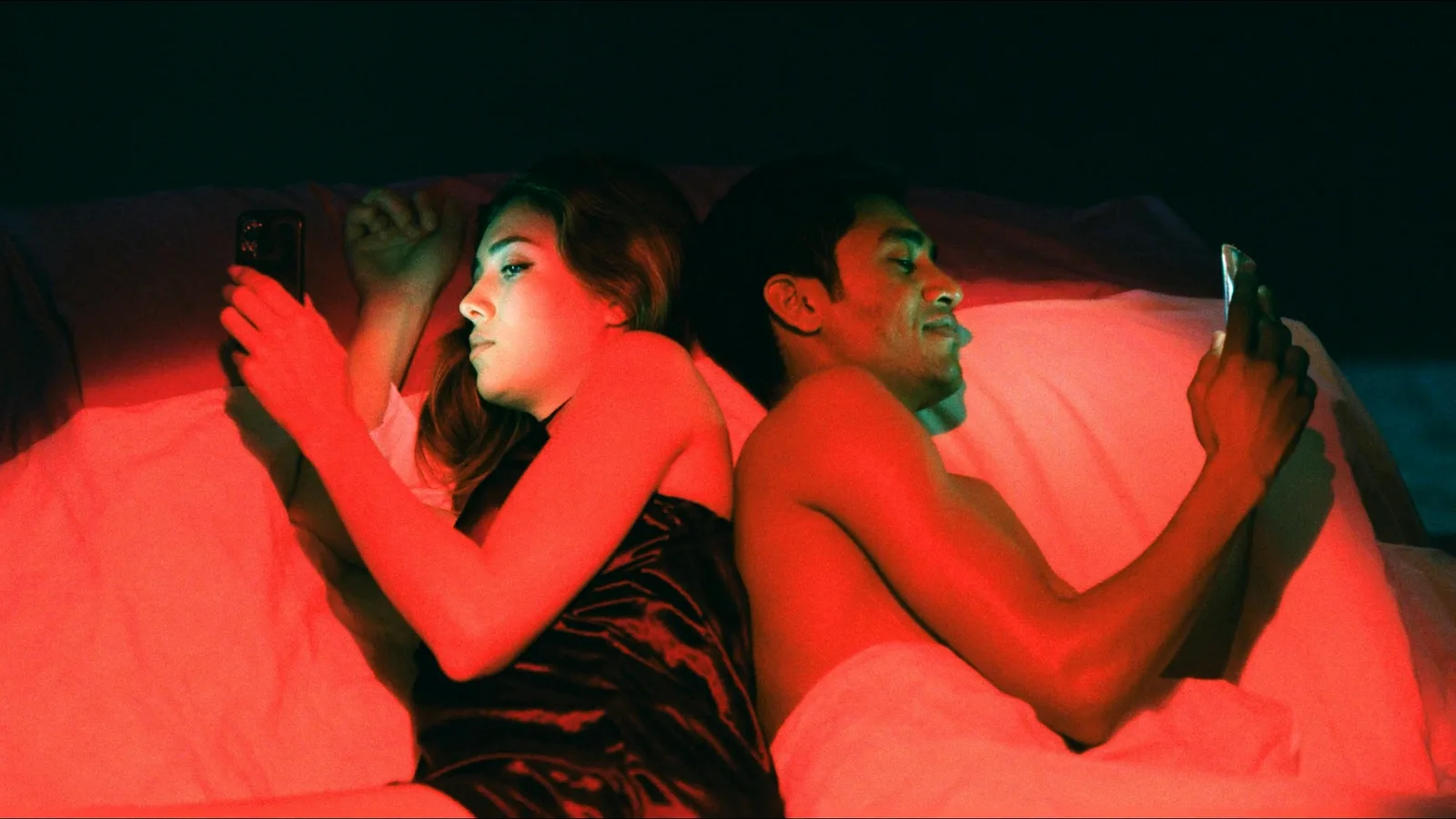 What Is Sexting? Definition, Meaning & Modern Dating Context